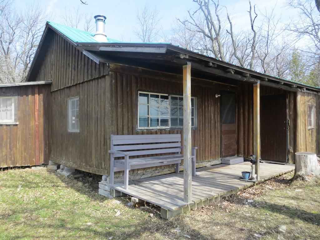 Hôtel Lake Wolsey Cabins à Gore Bay Extérieur photo