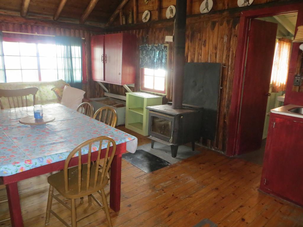 Hôtel Lake Wolsey Cabins à Gore Bay Chambre photo