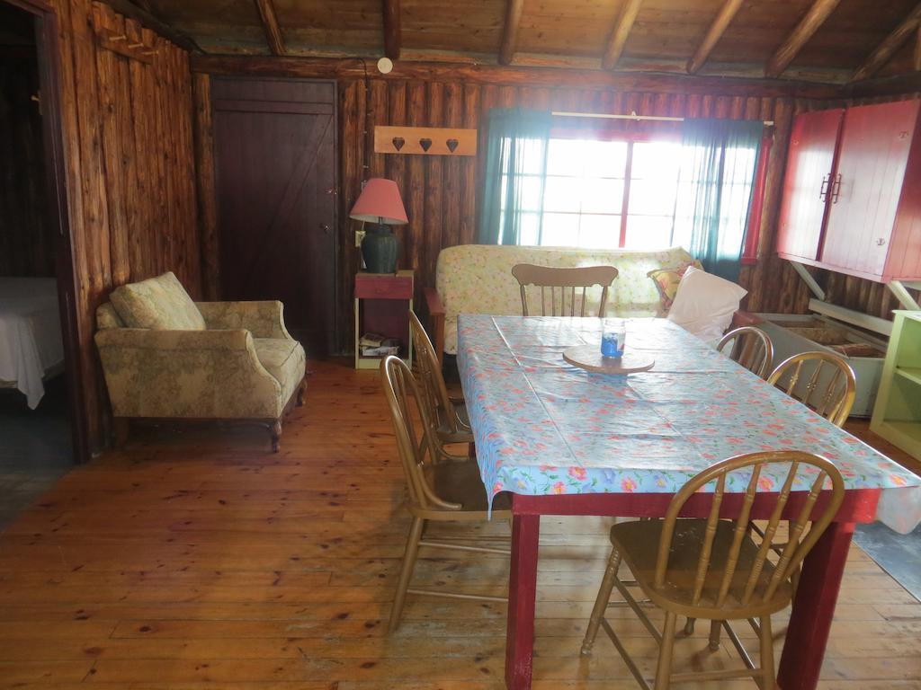 Hôtel Lake Wolsey Cabins à Gore Bay Extérieur photo